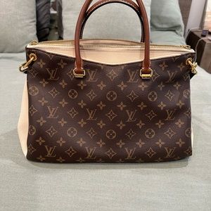 Louis Vuitton pallas mm